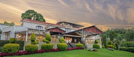 Fassade der Unterkunft – Abend/Nacht