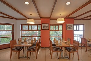 Breakfast, lunch, dinner served; international cuisine 