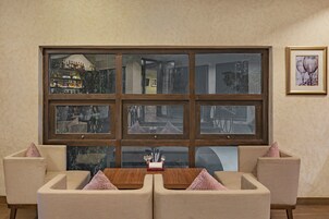 Área de estar no saguão