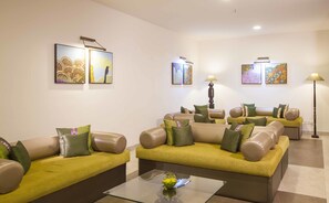 Lobby lounge - Sterling Munnar (Devikolam)