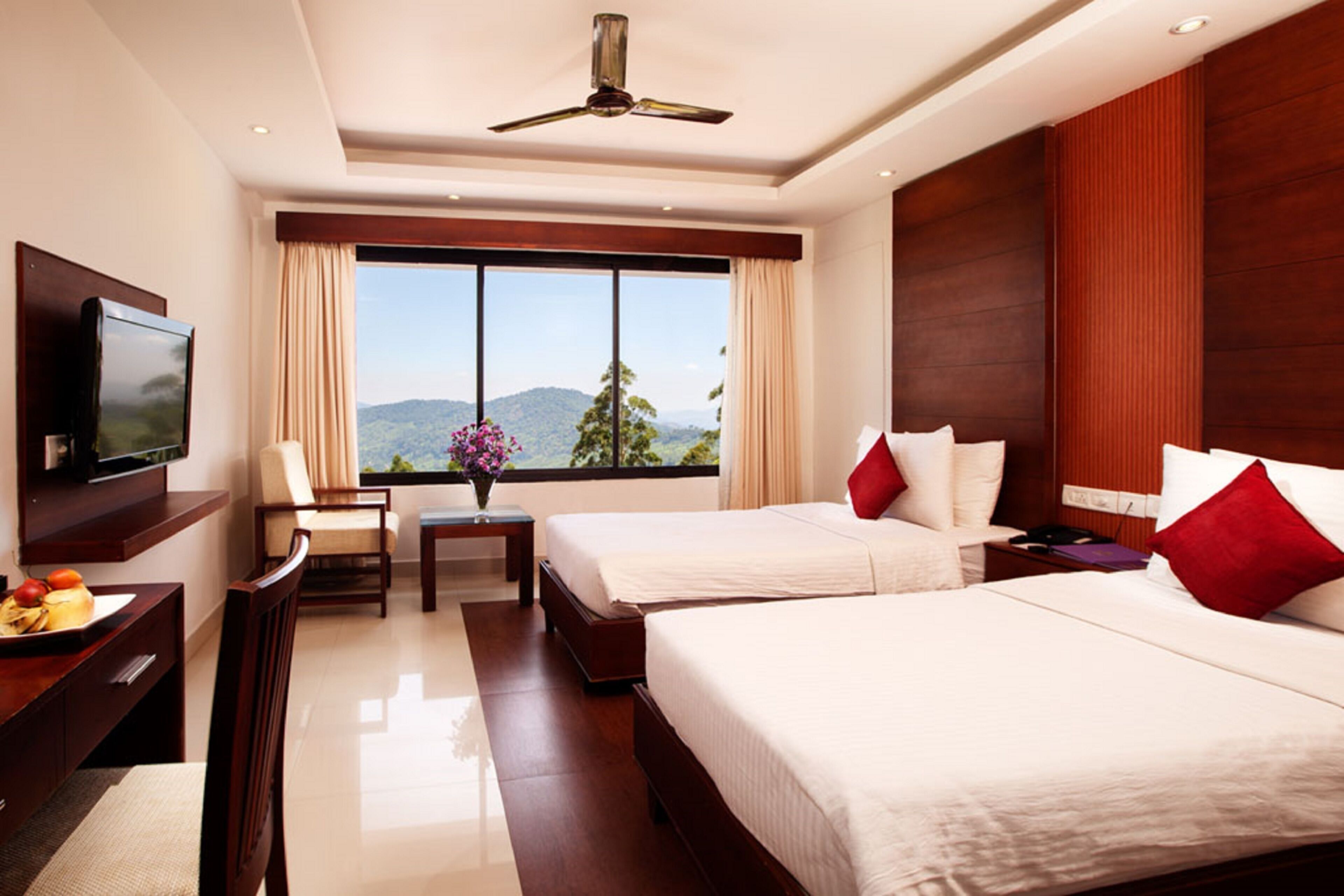 Minibar, safe på rommet, skrivebord og blendingsgardiner