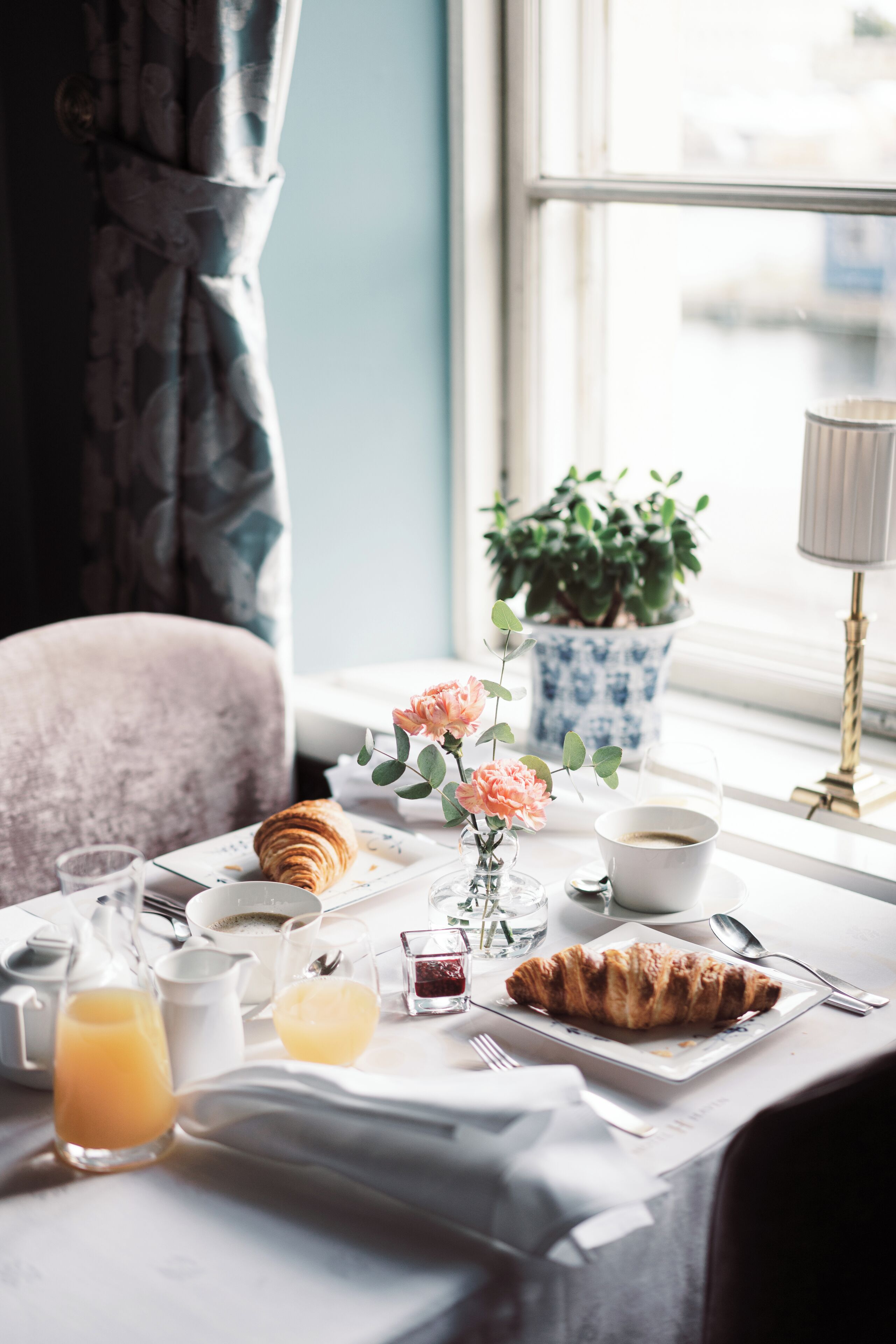 daily buffet breakfast (eur 30 per person)