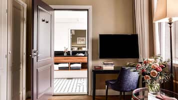 Minibar, in-room safe, desk, laptop workspace