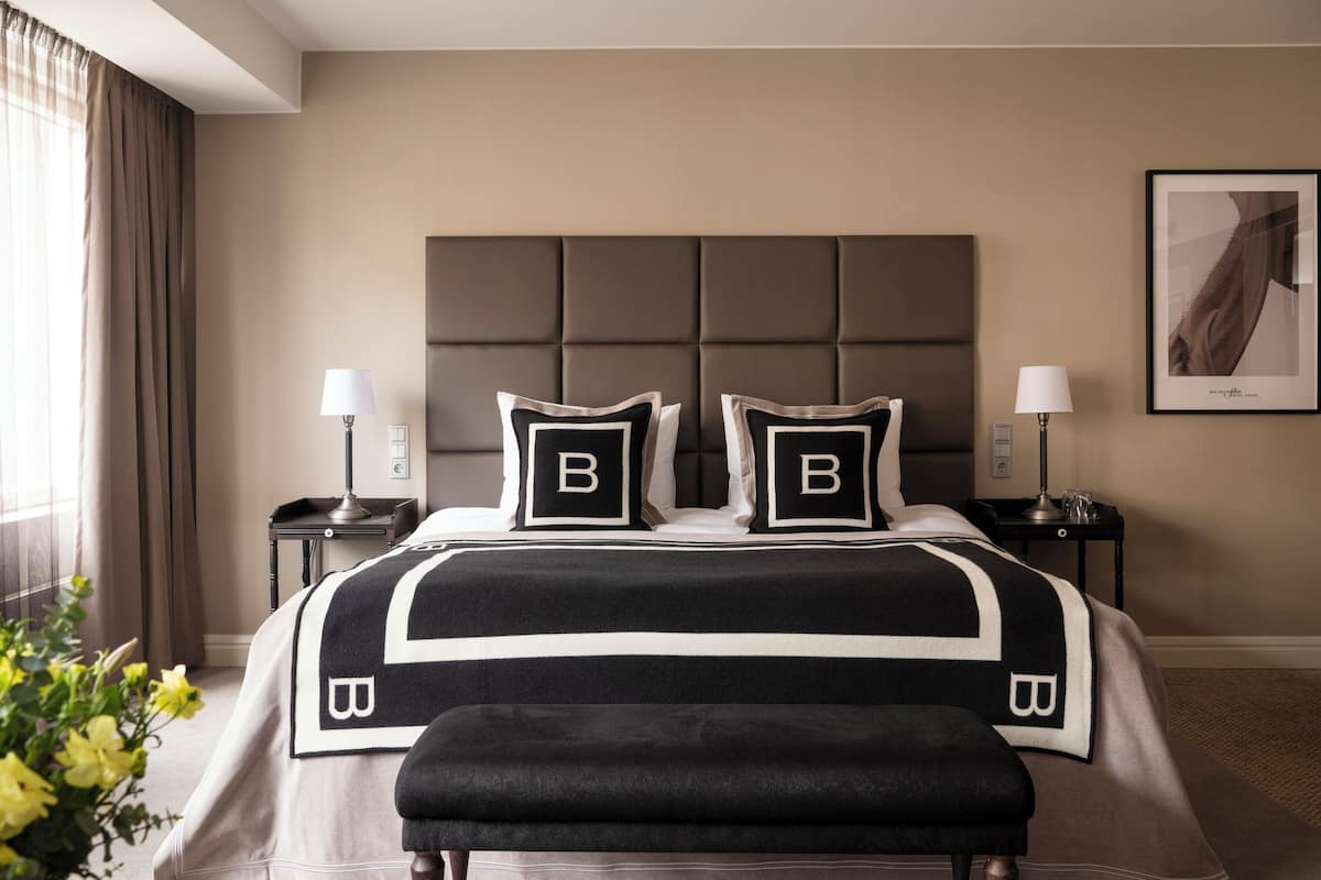 balmuir suite | minibar, in-room safe, desk, laptop workspace