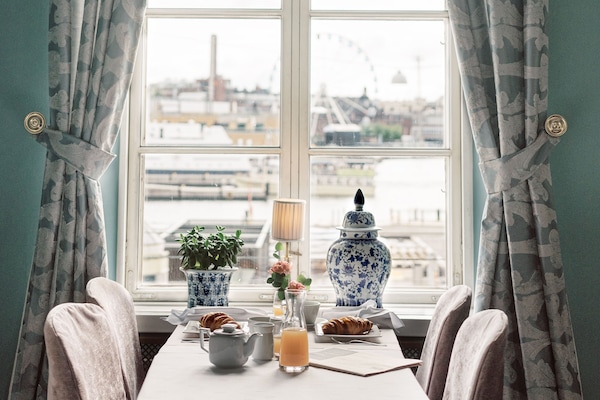 Dagelijks ontbijtbuffet (EUR 30 per persoon)