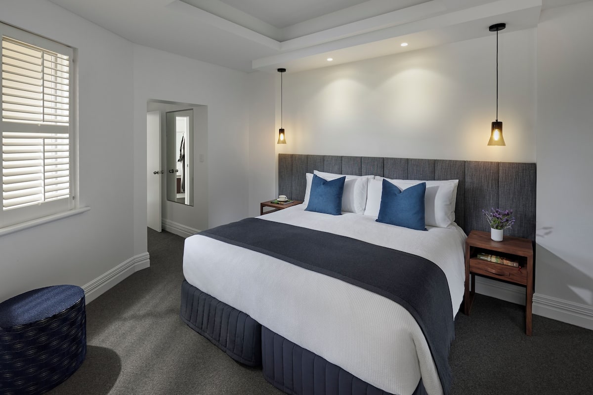 Two Bedroom Premium Suite | 1 bedroom, premium bedding, minibar, in-room safe