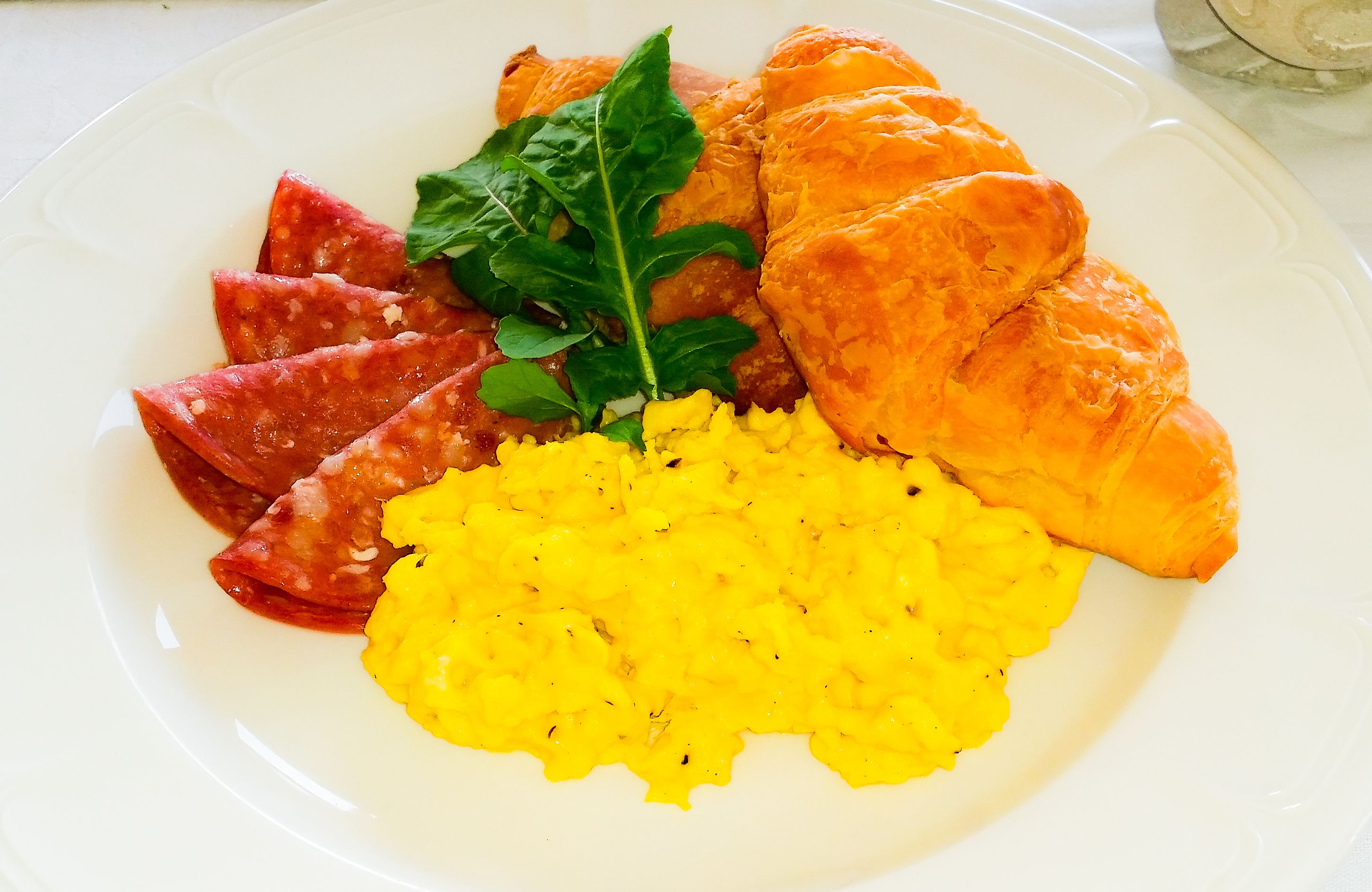 free daily cooked-to-order breakfast