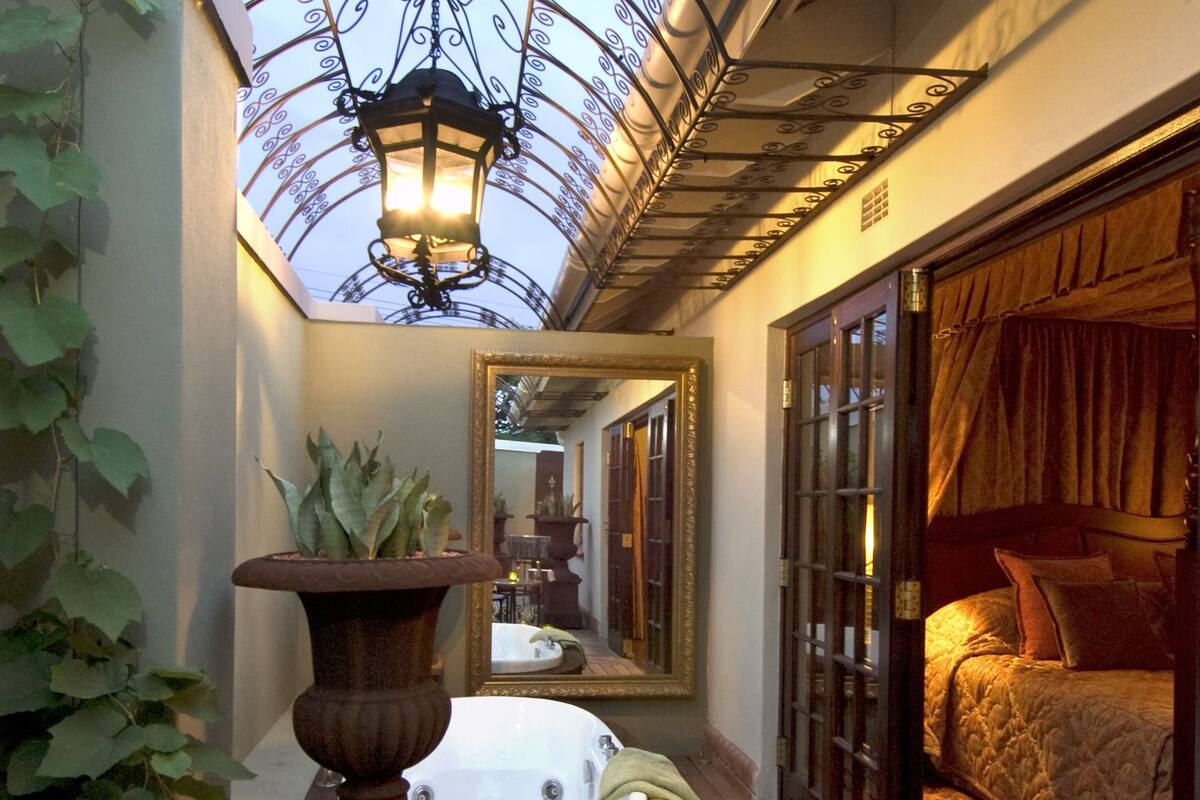 1 bedroom, pillow-top beds, minibar, in-room safe