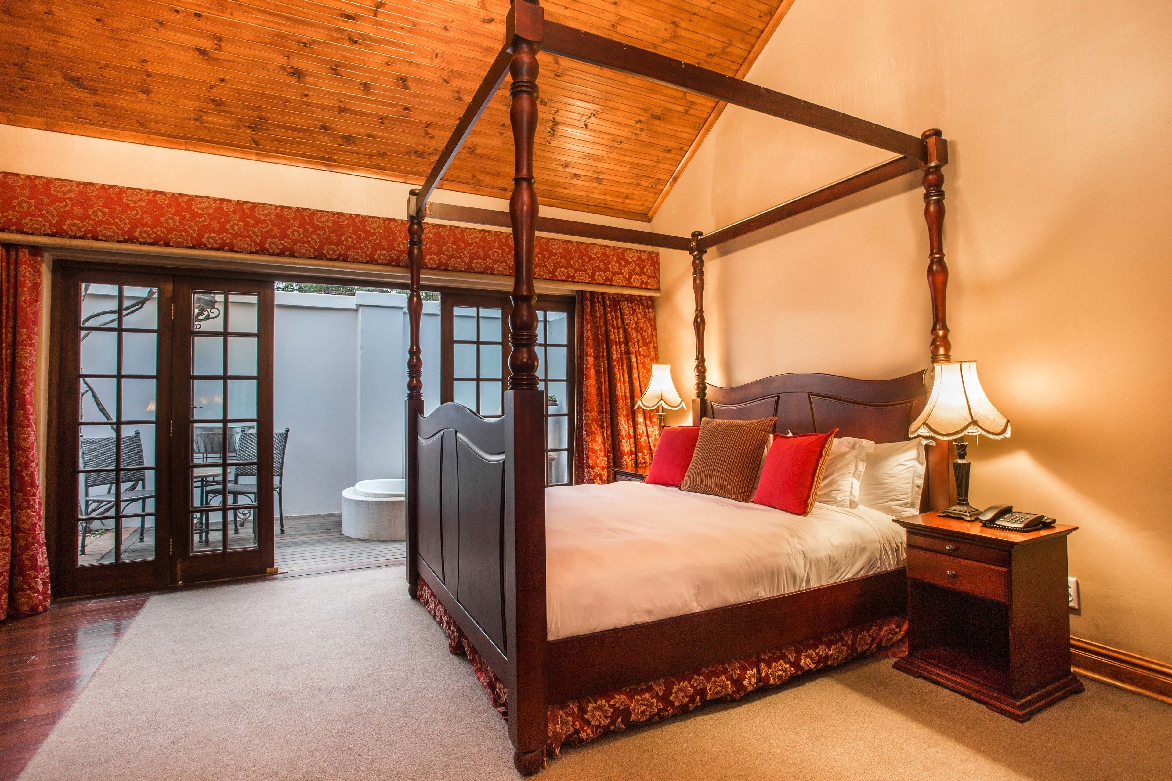 superior room, 1 king bed | 1 bedroom, pillow-top beds, minibar, in-room safe