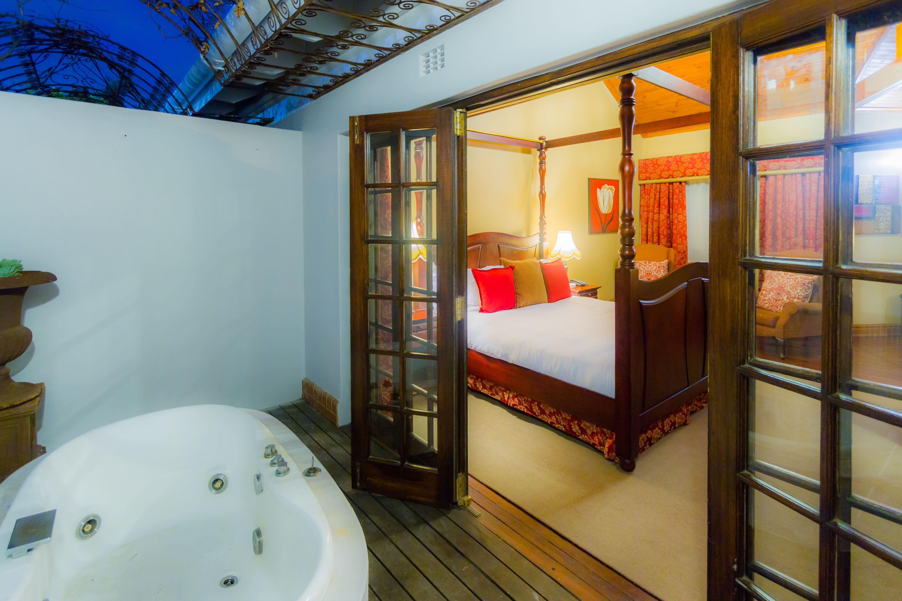 1 bedroom, pillow-top beds, minibar, in-room safe