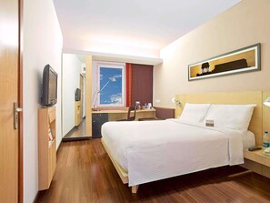 Superior Twin Room | Minibar, in-room safe, desk, laptop workspace - ibis Gurgaon Golf Course Road Hotel (Gurugram)