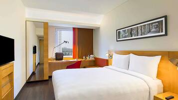 Standard Room, 1 Double Bed | Minibar, in-room safe, desk, laptop workspace