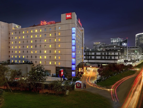 Exterior - ibis Gurgaon Golf Course Road Hotel (Gurugram)