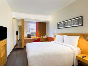 Habitación estándar, 1 cama doble | Minibar, caja fuerte, escritorio y espacio para trabajar con un portátil