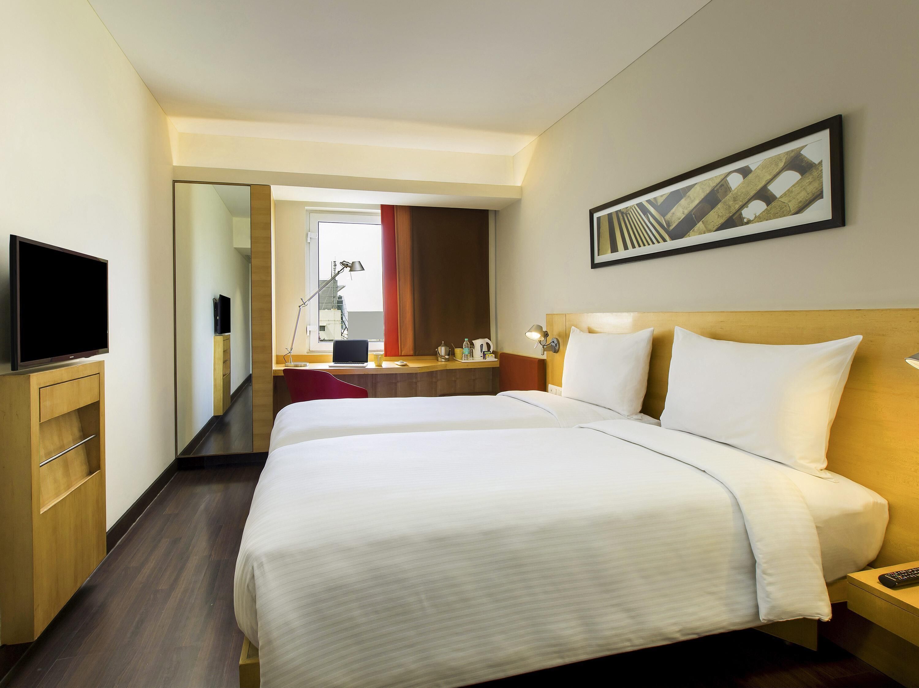 Japanese Premier Room, 1 Queen Bed, Executive Floor | Minibar, in-room safe, desk, laptop workspace