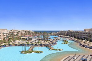 4 outdoor pools, pool umbrellas, pool loungers