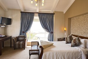 Superior Room | Premium bedding, desk, iron/ironing board, free WiFi - Burning Shore (Walvis Bay)