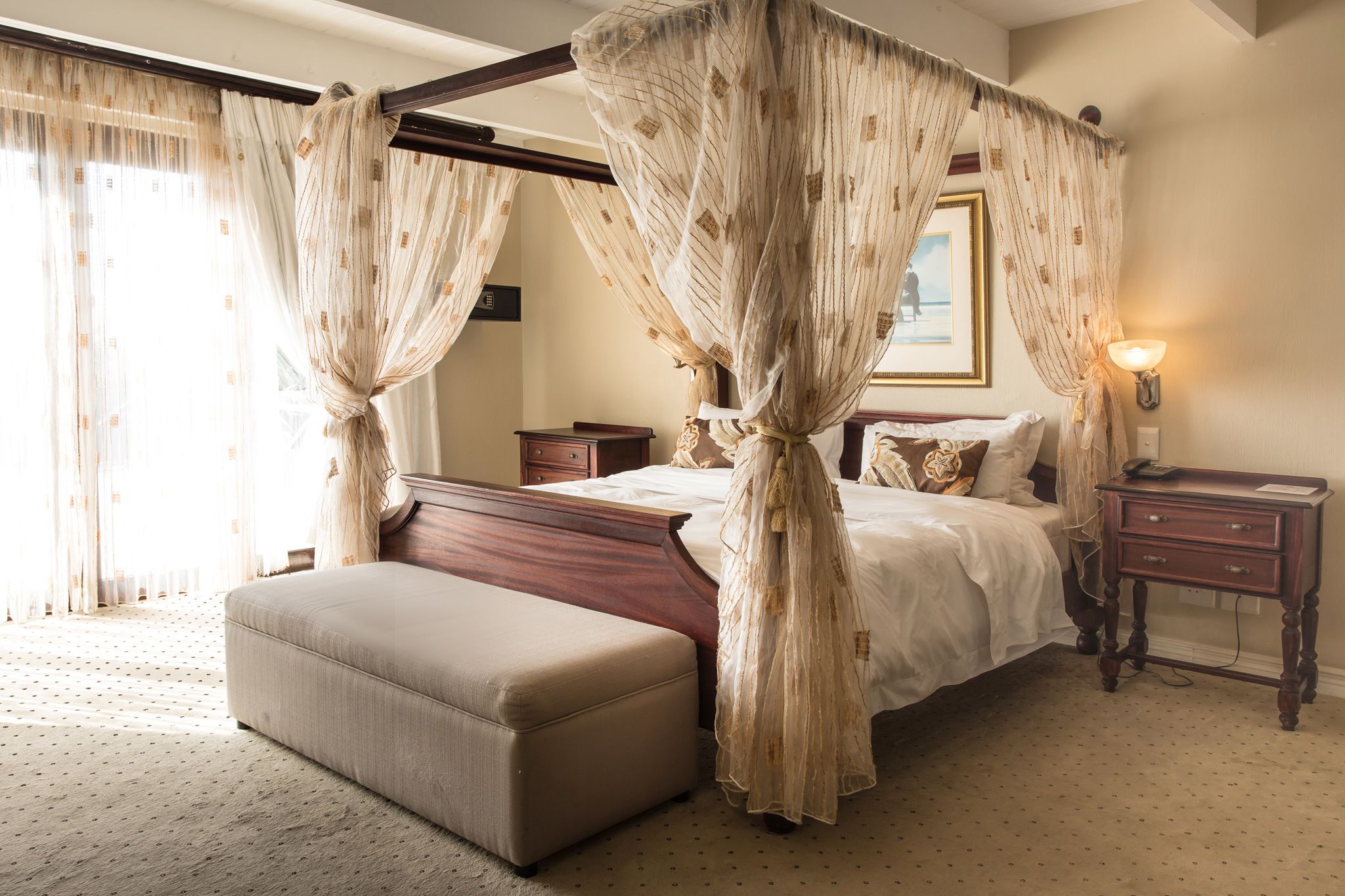 Suite | Premium bedding, desk, iron/ironing board, free WiFi