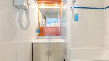 Superior Studio | Bathroom | Free toiletries, hair dryer, towels, soap