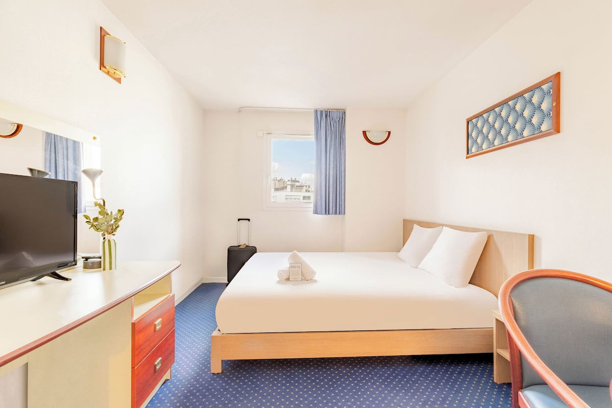 Superior Studio | Desk, iron/ironing board (on request), WiFi (free), bed sheets