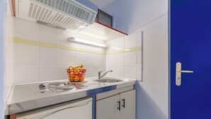 Private kitchen - Appart'City Classic Clermont Ferrand Centre (Clermont-Ferrand)