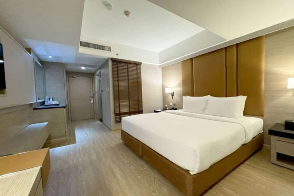 Minibar, in-room safe, desk, soundproofing