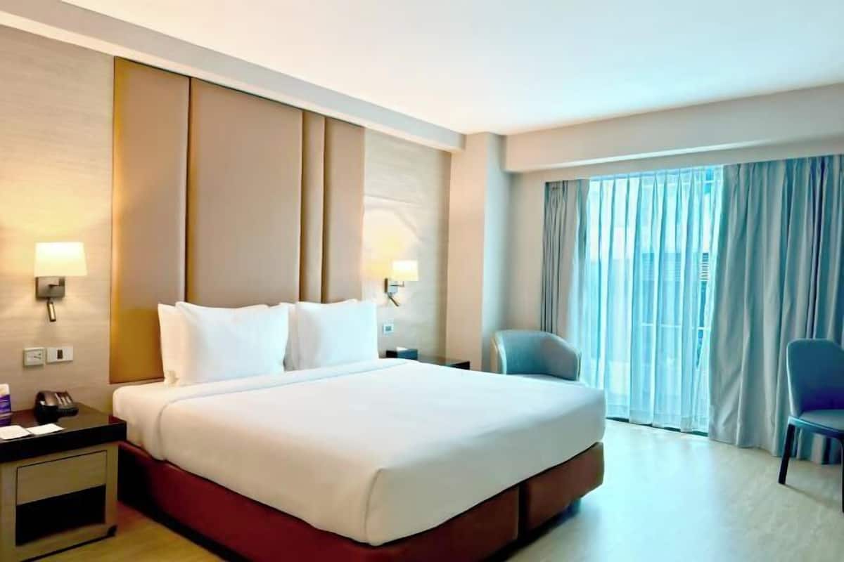 Minibar, in-room safe, desk, soundproofing