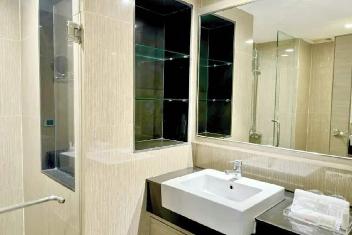 Bathroom | Shower, rainfall showerhead, free toiletries, bathrobes