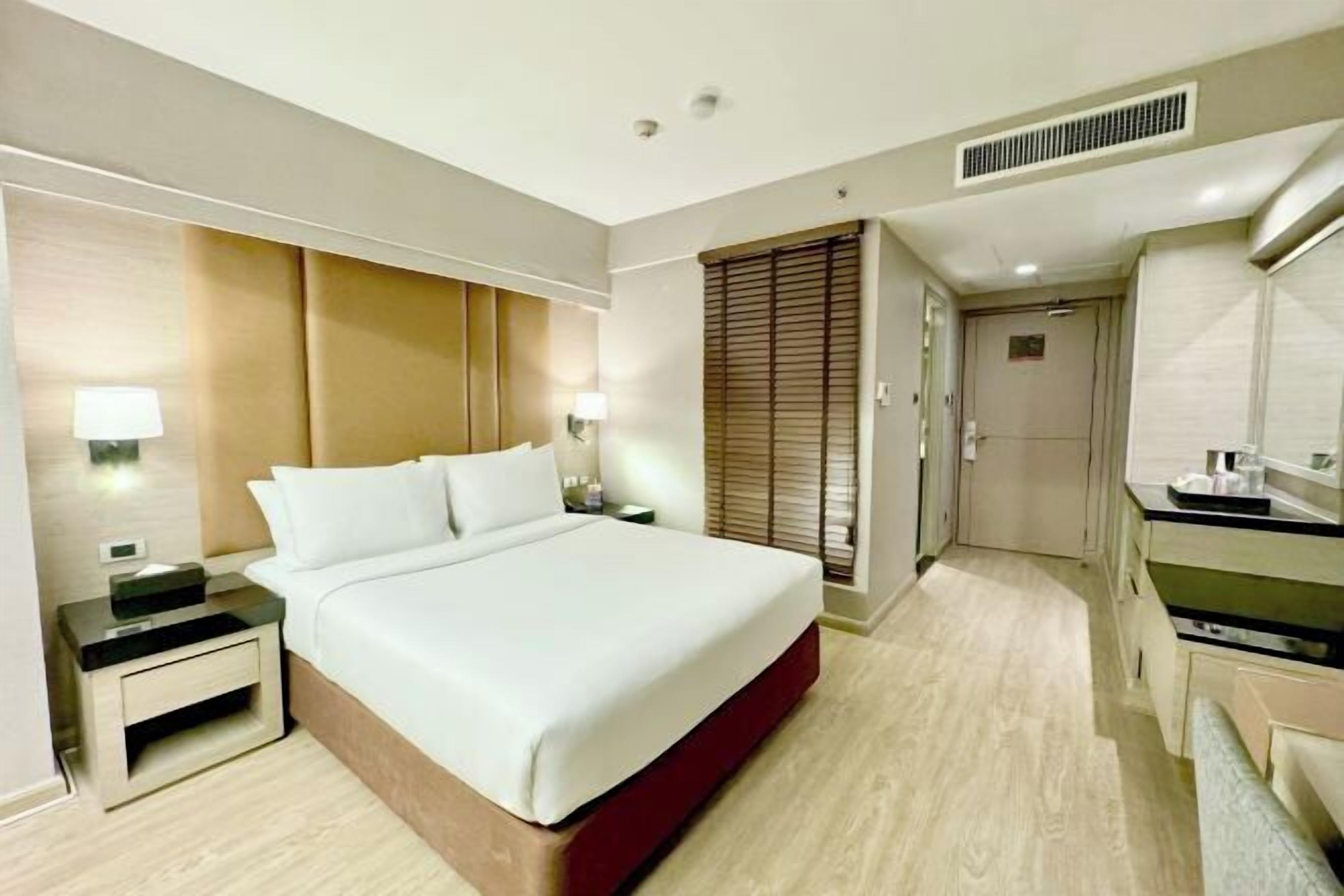 Minibar, in-room safe, desk, soundproofing