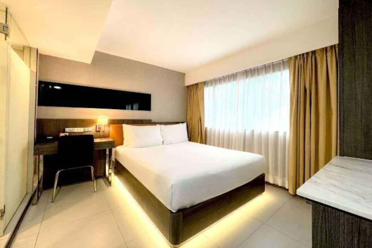 Minibar, in-room safe, desk, soundproofing