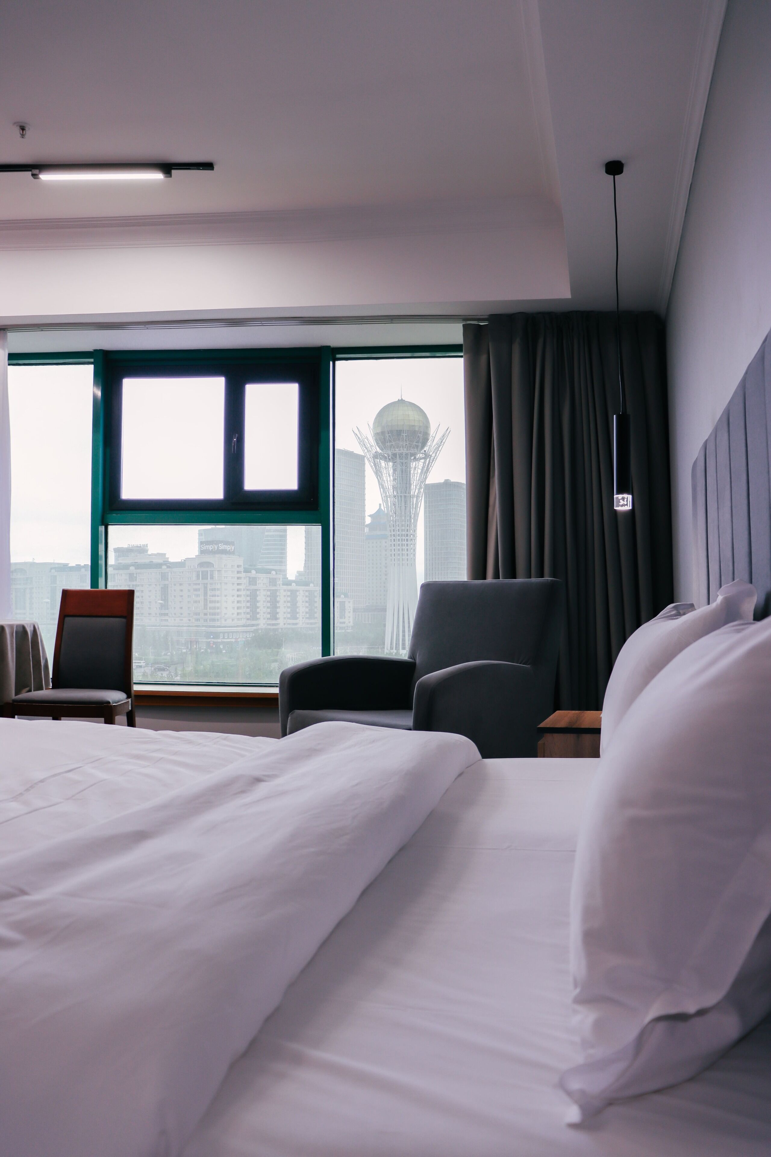 Standard Room, City View | Minibar, in-room safe, desk, blackout curtains