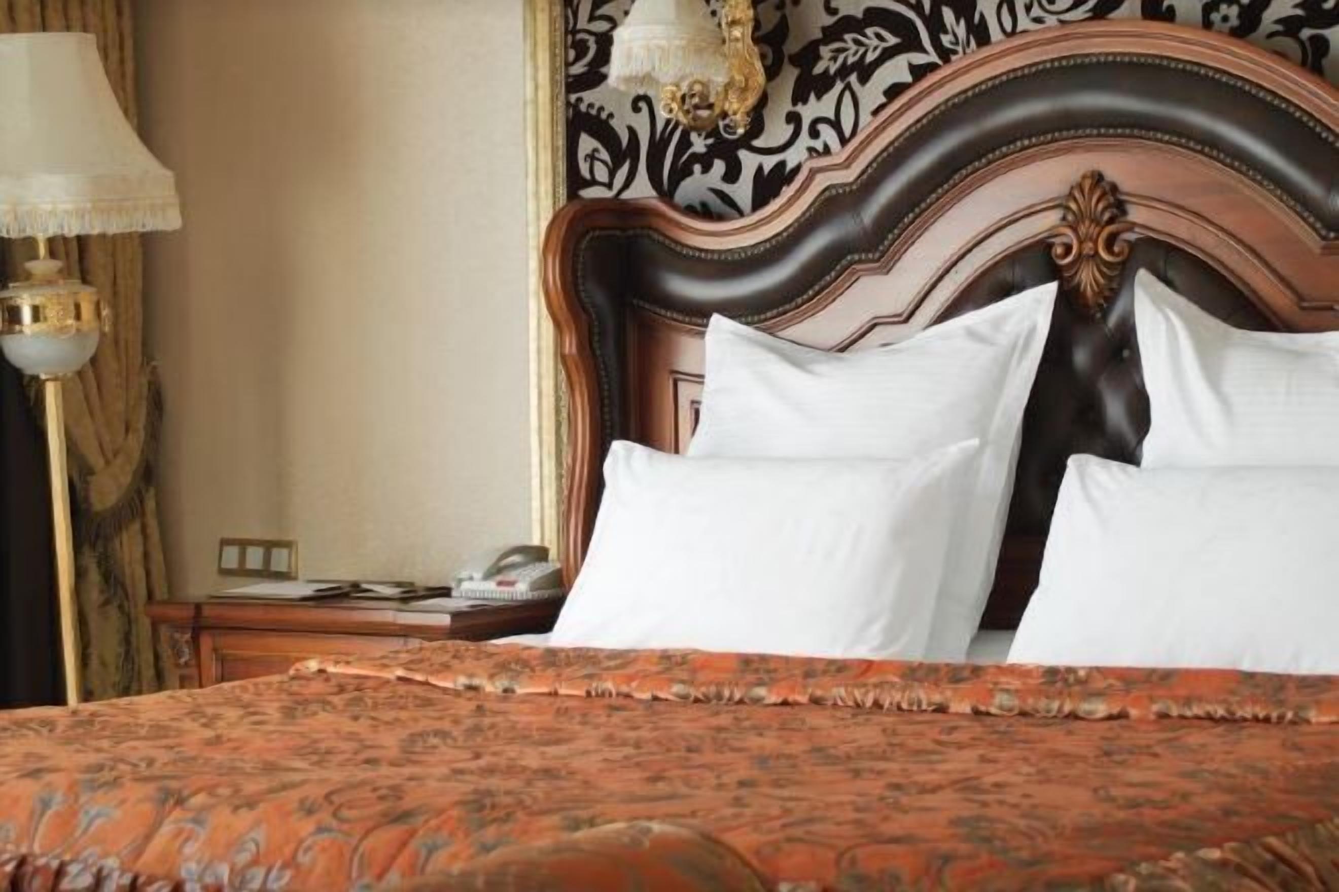 迷你吧、客房内保险箱、办公桌、遮光窗帘