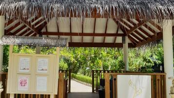 Couples treatment rooms, body treatments, aromatherapy