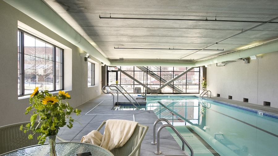 Grand Eastonian Hotel & Suites