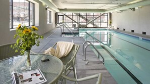 Indoor pool - Grand Eastonian Hotel & Suites (Easton)