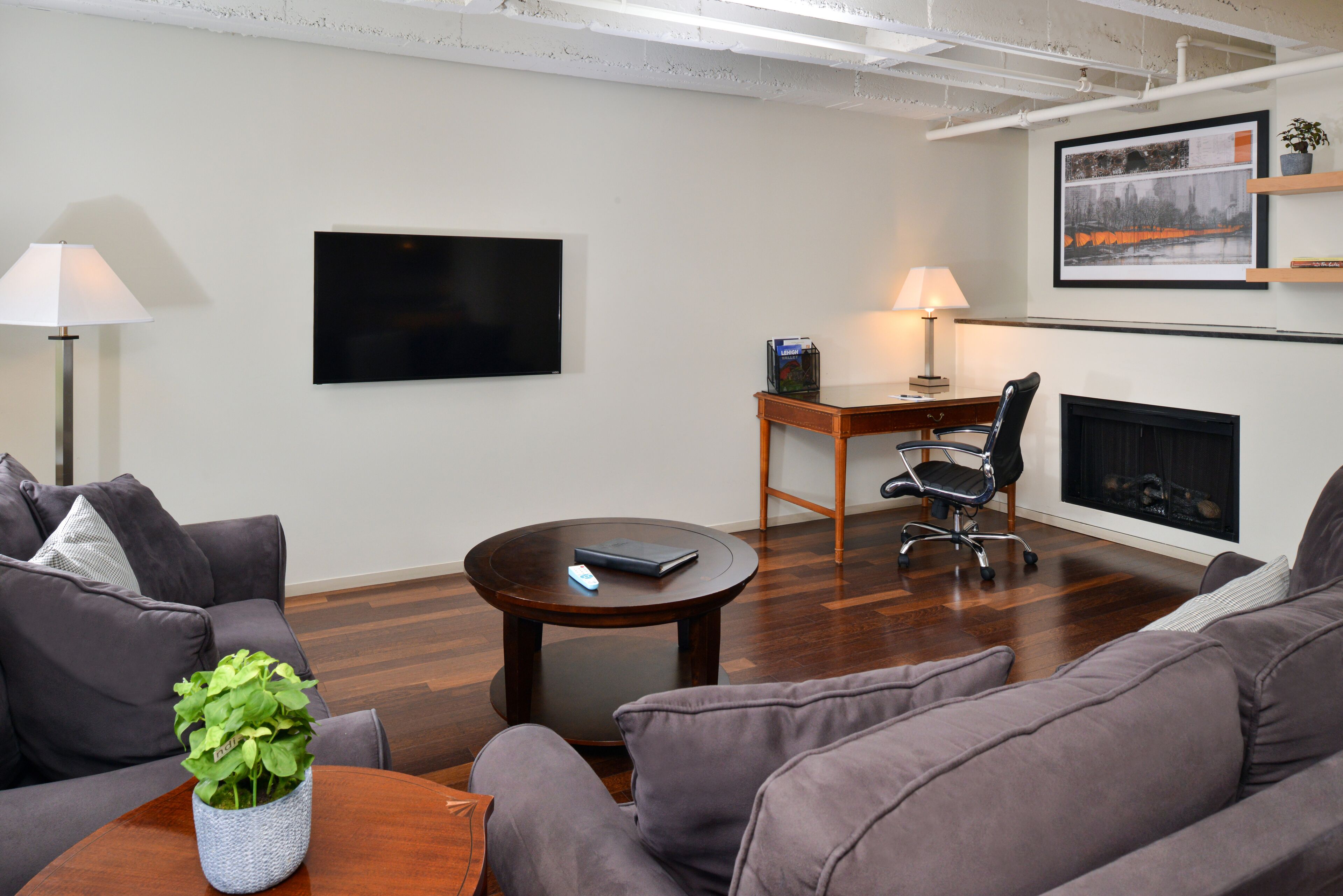 eastonian | 2 bedrooms, premium bedding, in-room safe, iron/ironing board