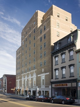 Grand Eastonian Hotel & Suites