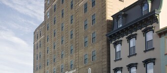 Grand Eastonian Hotel & Suites