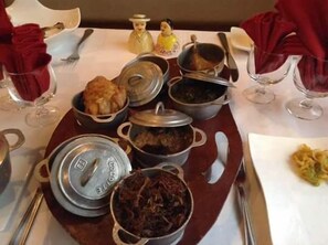 Breakfast, lunch, dinner served; local and international cuisine