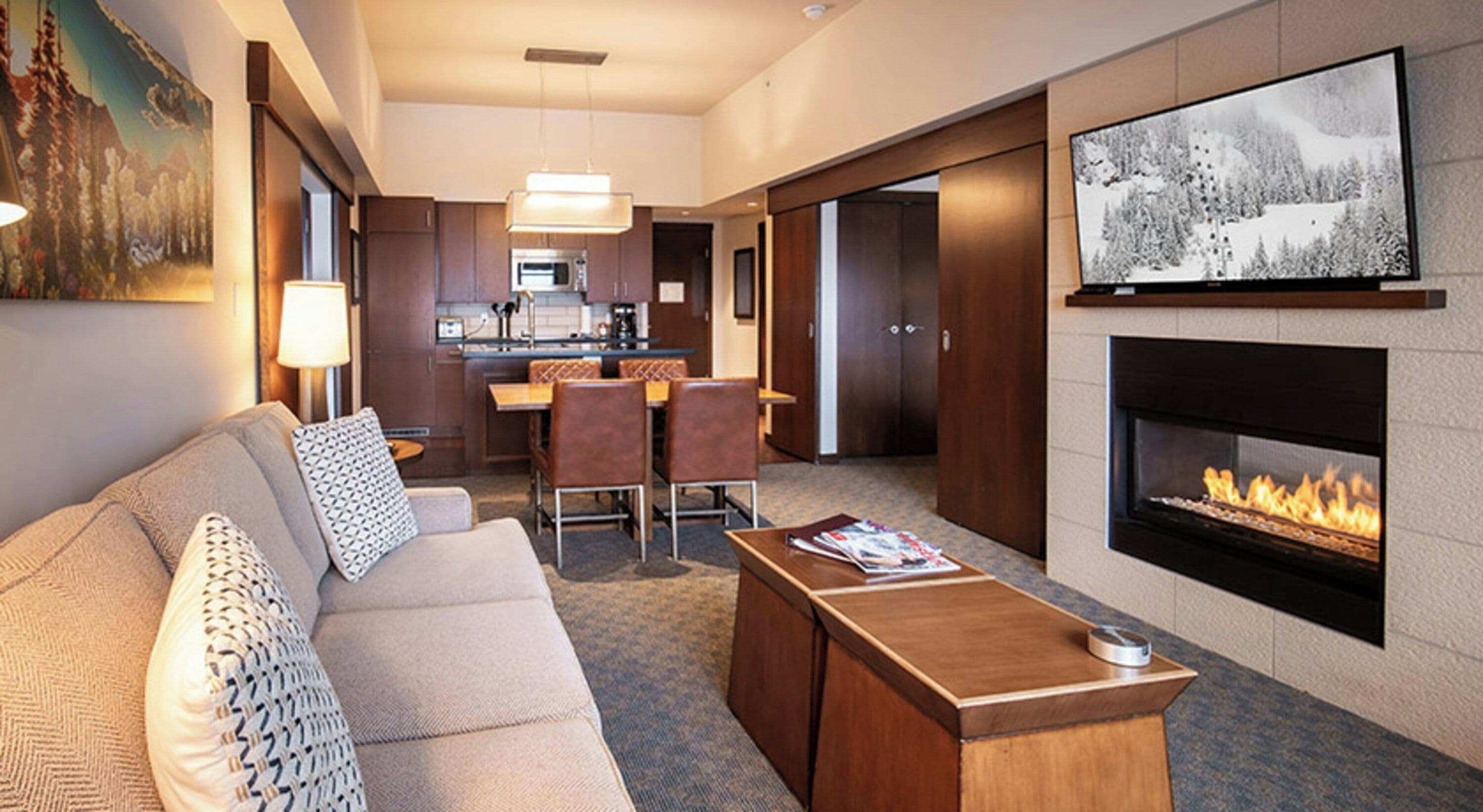 Room, 2 Bedrooms | Living area