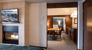Room, 2 Bedrooms | 3 bedrooms, blackout drapes, iron/ironing board, free cribs/infant beds