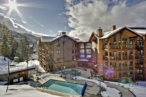 حمّام سباحة خارجي