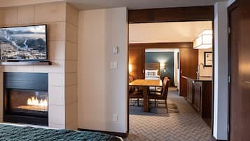 Room, 2 Bedrooms | 3 bedrooms, blackout drapes, iron/ironing board, free cribs/infant beds