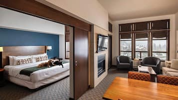 Flat-screen TV, fireplace, DVD player, heated floors