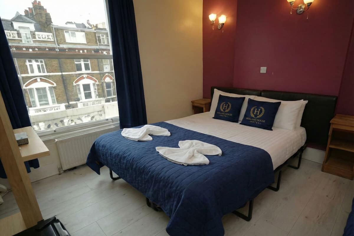 Double Room | Iron/ironing board, WiFi, bed sheets