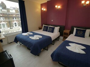 Dreibettzimmer | Bügeleisen/Bügelbrett, WLAN, Bettwäsche