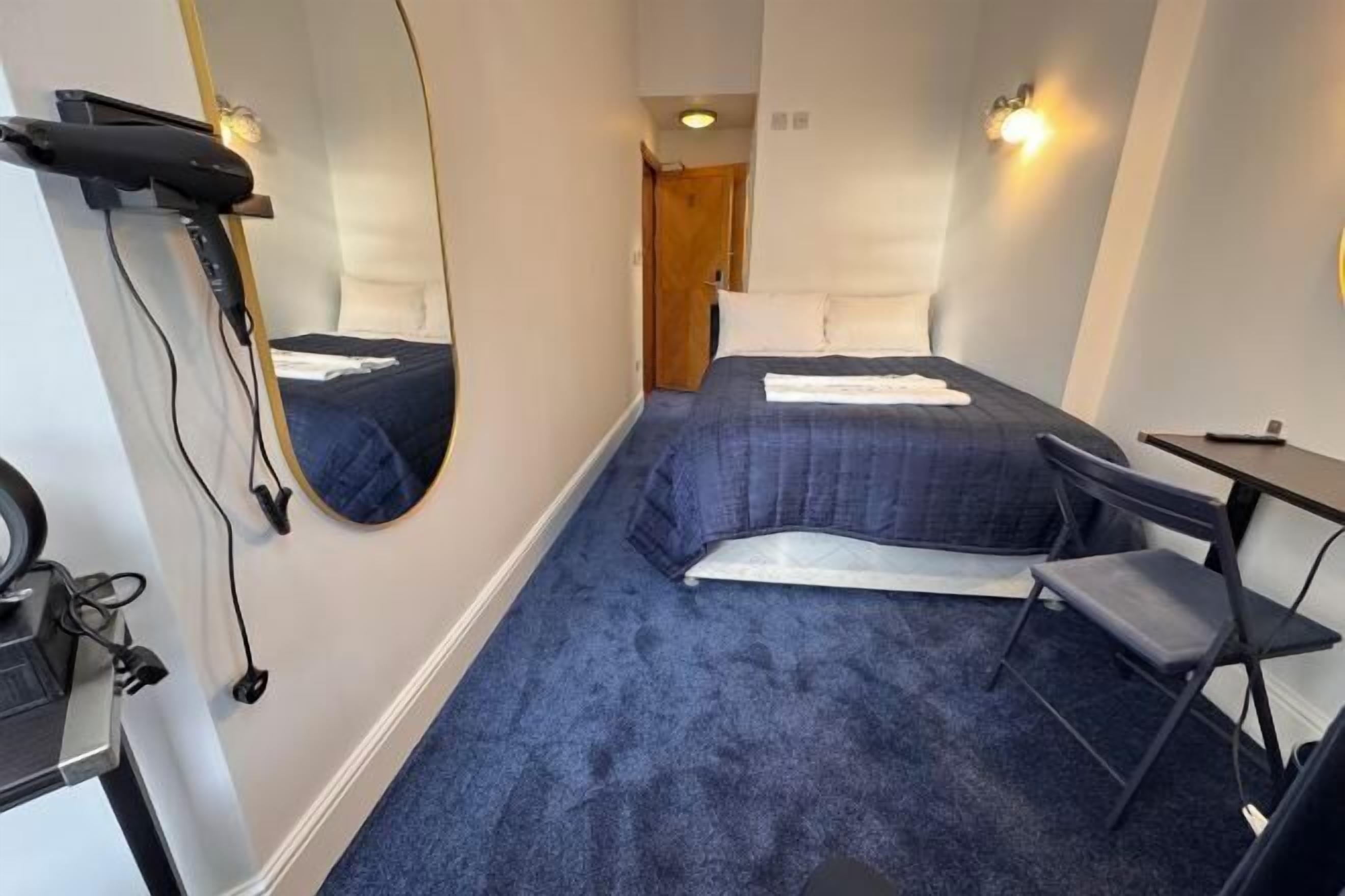 مكواة/لوح كي وواي فاي وملاءات أسرّة