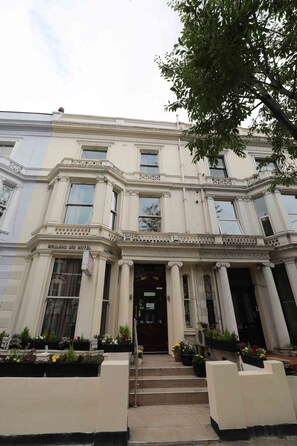 Front of property - Holland Inn Hotel (London)