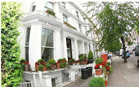 Exterior. Jubilee Hotel Kensington