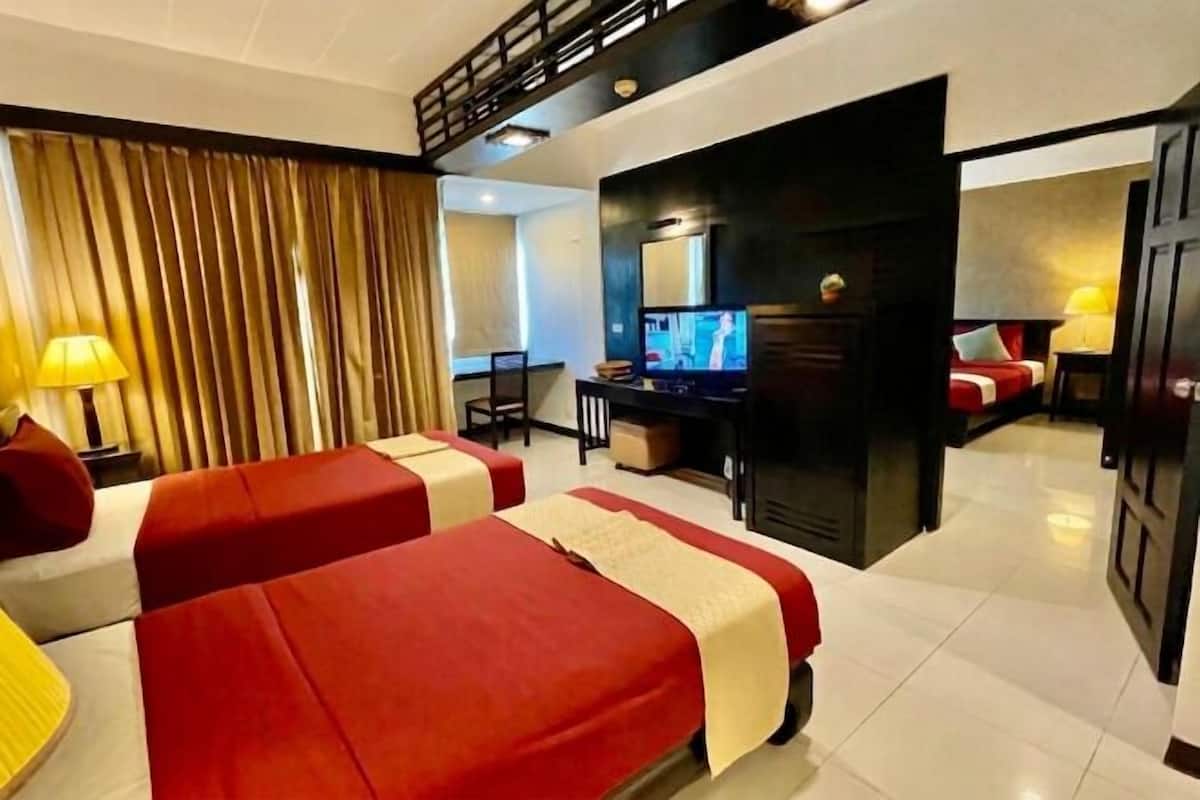 Premium bedding, in-room safe, individually decorated